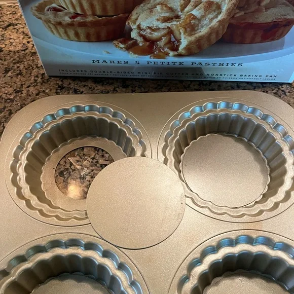 Williams Sonoma Mini Pie Baking Set with Cookbook - Picture 6 of 7
